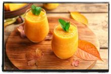 Pumpkin Pie Smoothies on wooden board